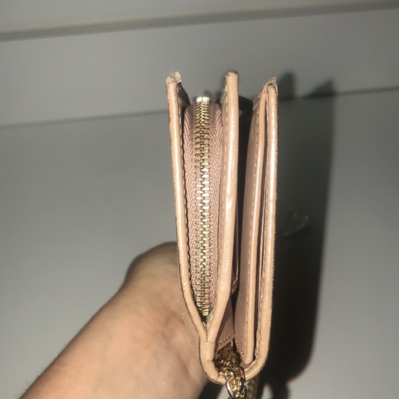 GUCCI BLUSH MONOGRAM WALLET WITH CHAIN - Picture 13 of 15